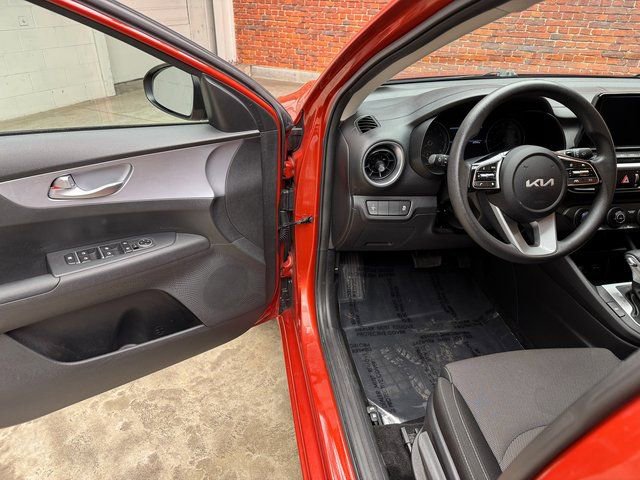 Used 2023 Kia Forte LXS image 9
