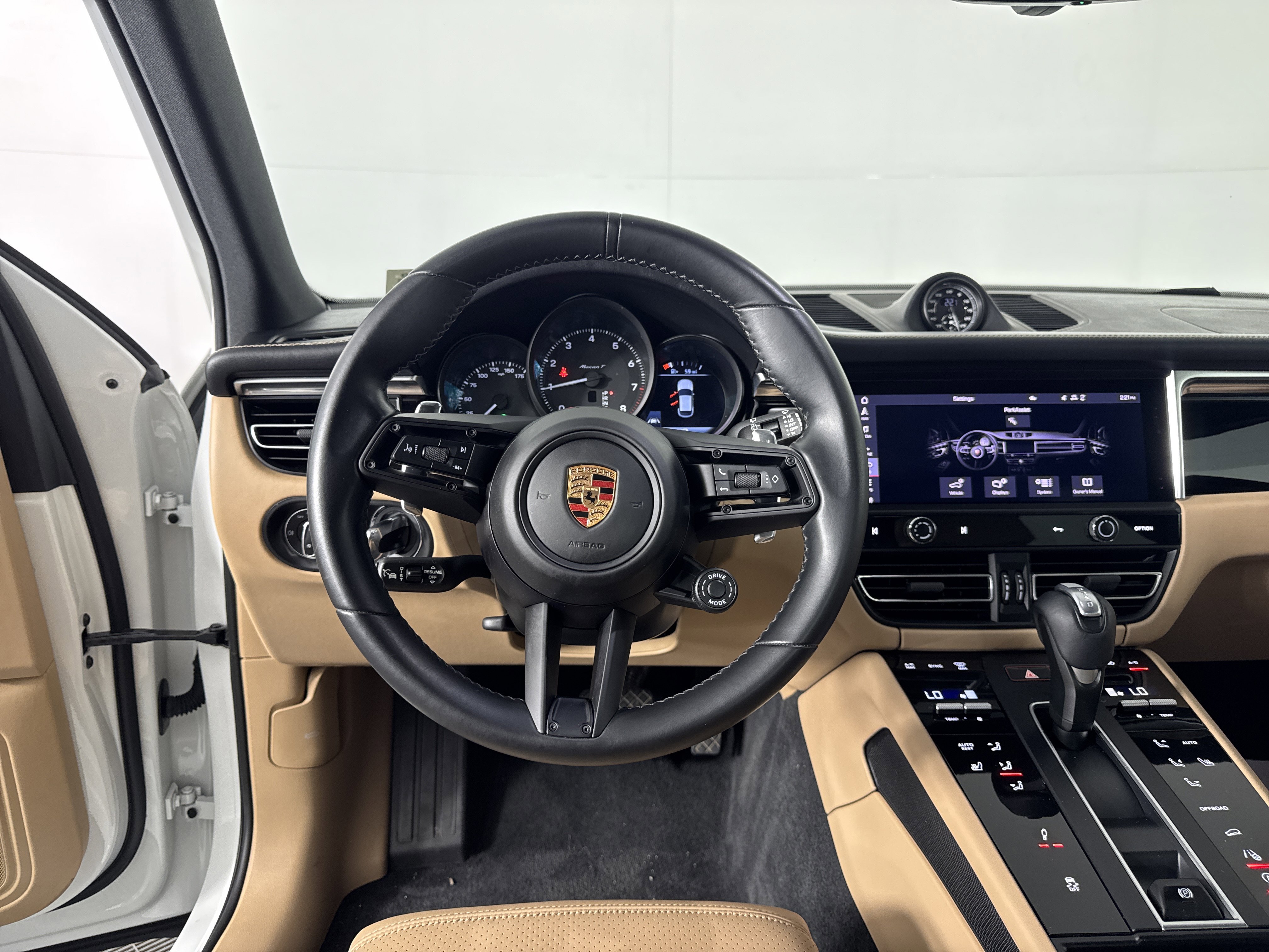 Used 2023 Porsche Macan Turbo image 27