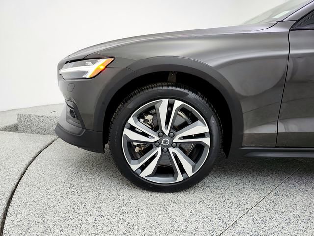 Used 2025 Volvo V60 B5 Cross Country Plus AWD/4WD image 26