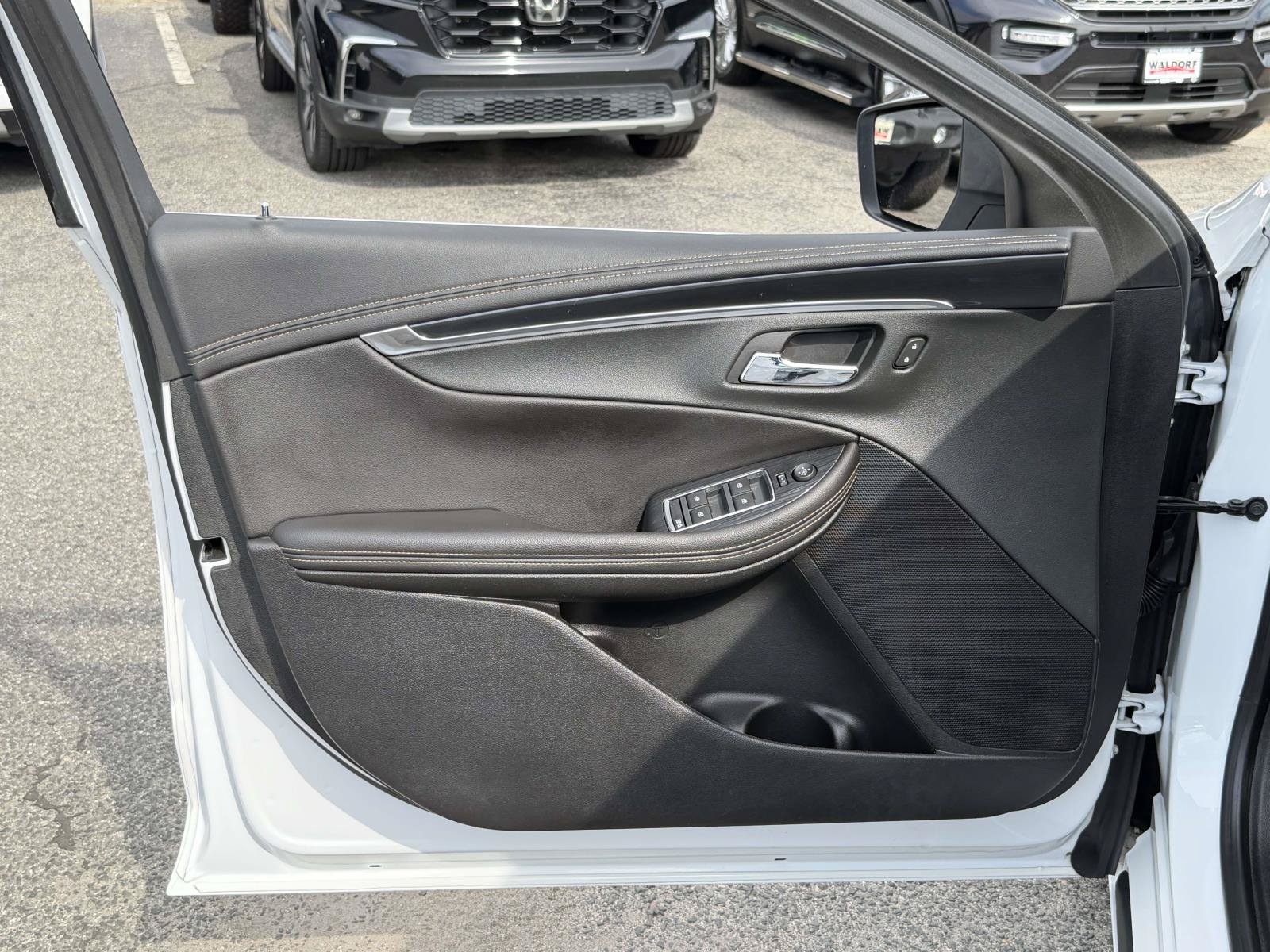 Used 2019 Chevrolet Impala LT FWD image 22
