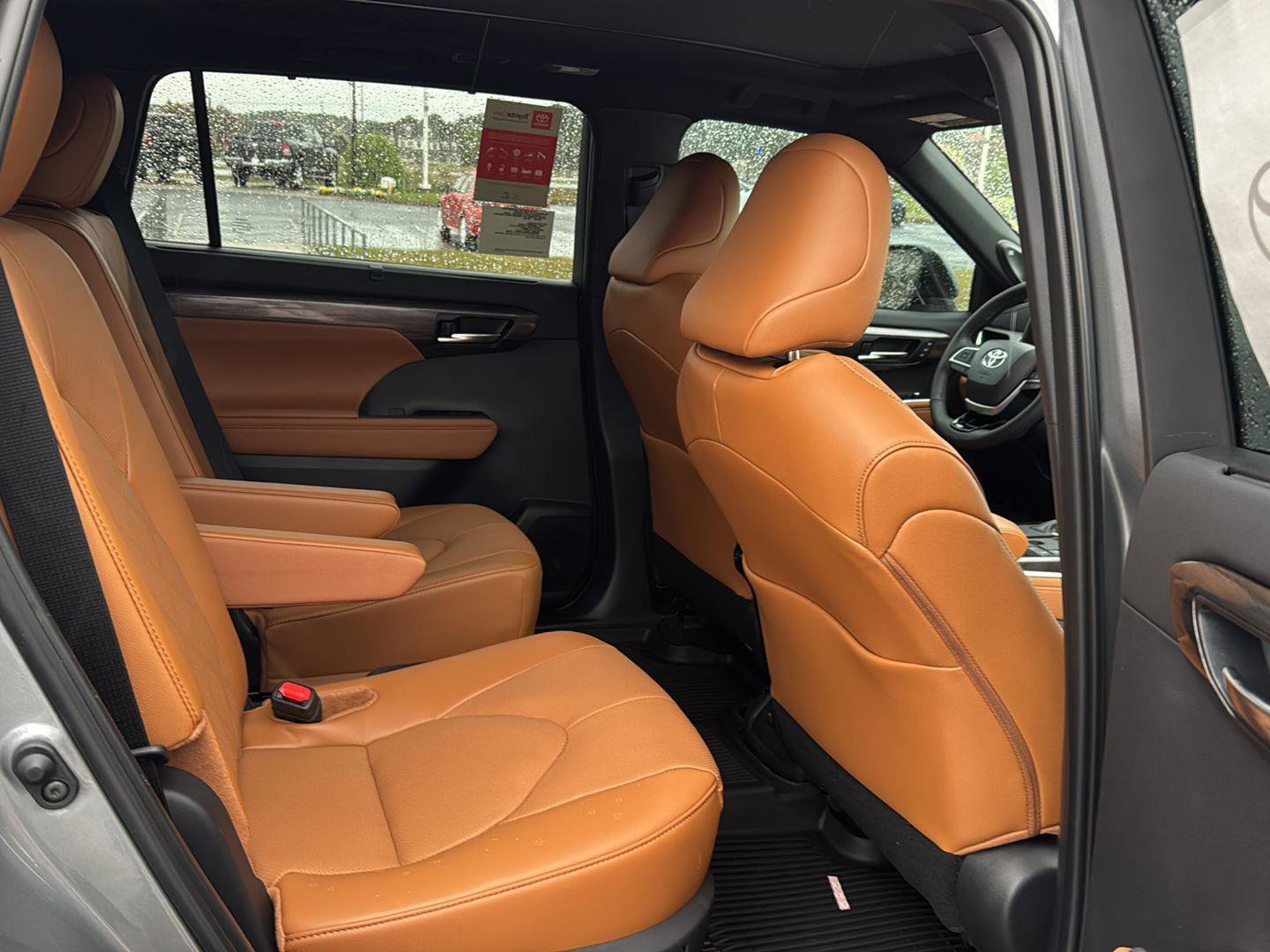 New 2026 Toyota Highlander Platinum image 11