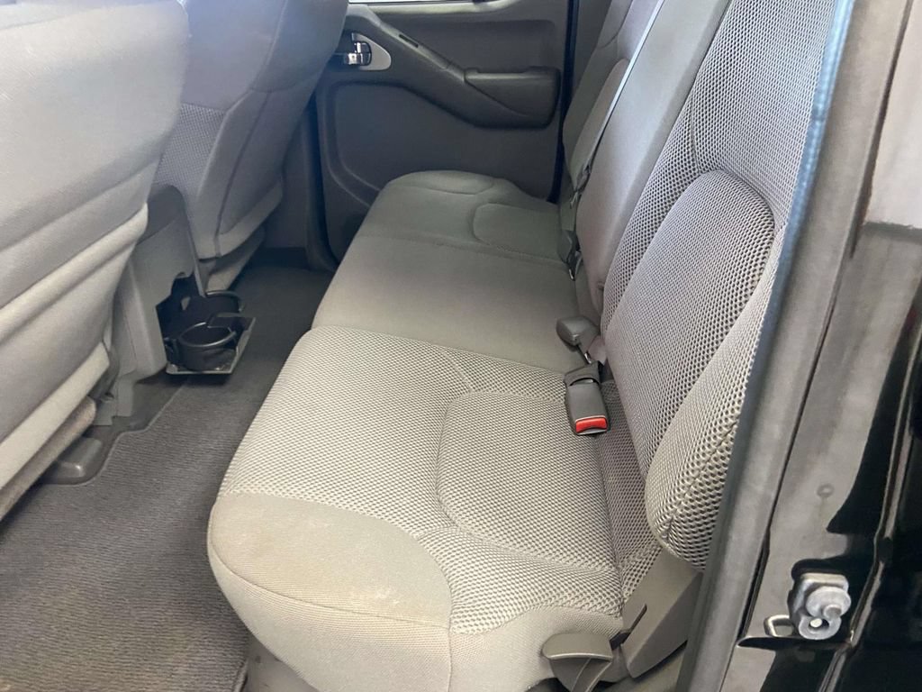 Used 2021 Nissan Frontier SV w/ Midnight Edition Floor Mats AWD/4WD image 15