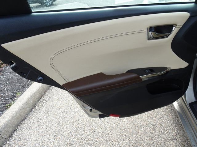 Used 2017 Toyota Avalon Limited image 15
