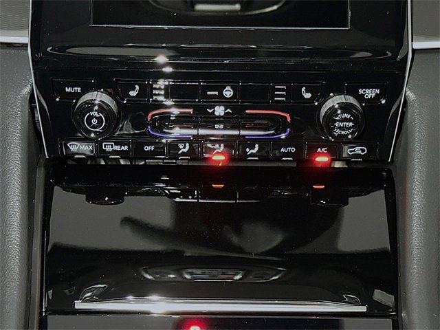 New 2025 Jeep Grand Cherokee Altitude image 10