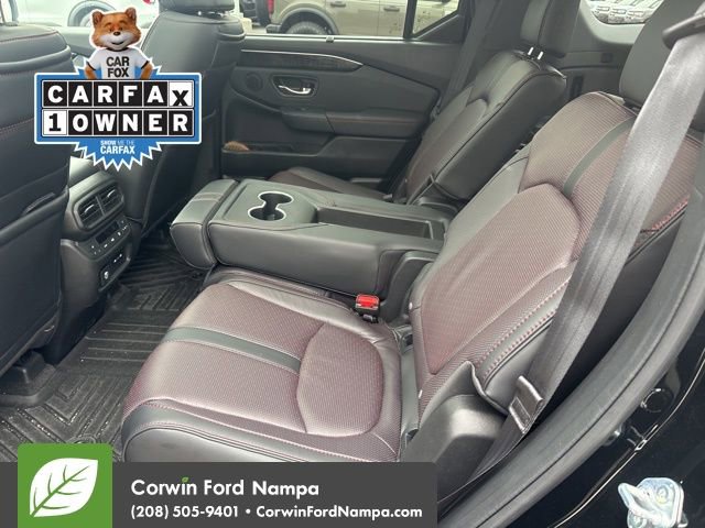 Used 2025 Honda Pilot Black Edition image 9