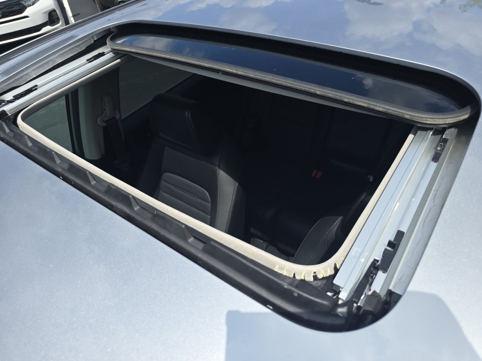 Used 2024 Honda CR-V EX-L image 4