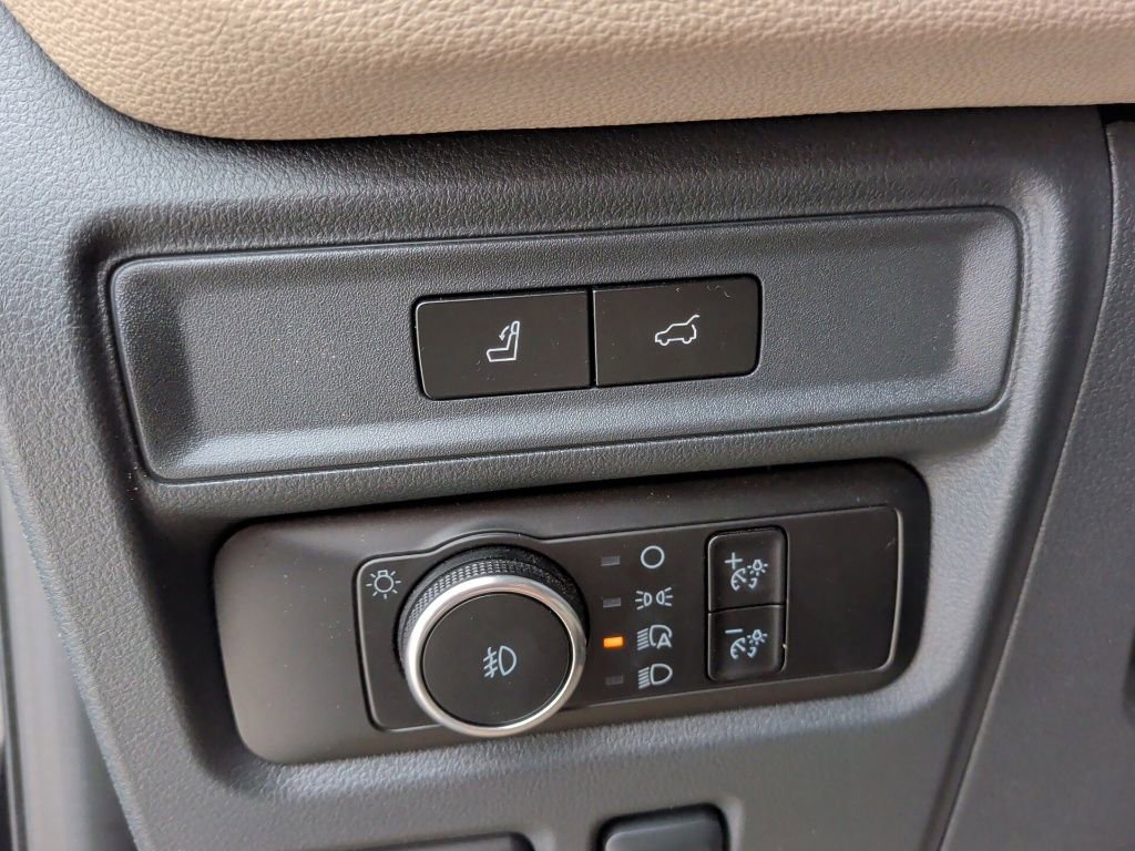Used 2023 Ford Expedition Limited image 16