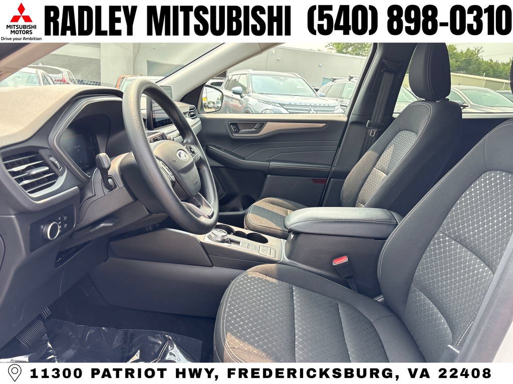 Used 2025 Ford Escape Active AWD/4WD image 3