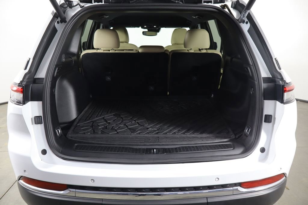 Used 2023 Jeep Grand Cherokee Limited w/ Trailer Tow Prep Group (B) image 17