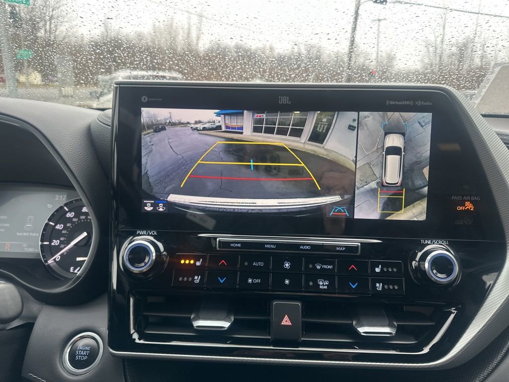 Used 2021 Toyota Highlander Platinum image 22
