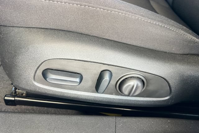 Used 2025 Chevrolet Malibu LT FWD image 13