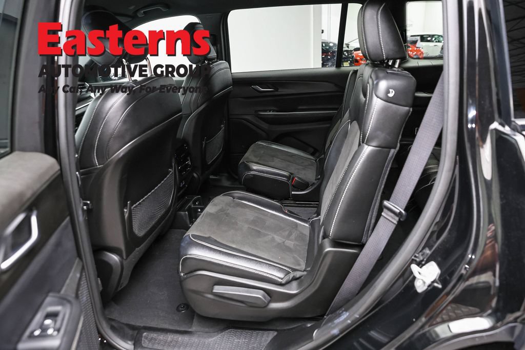 Used 2023 Jeep Grand Cherokee L Laredo AWD/4WD image 23