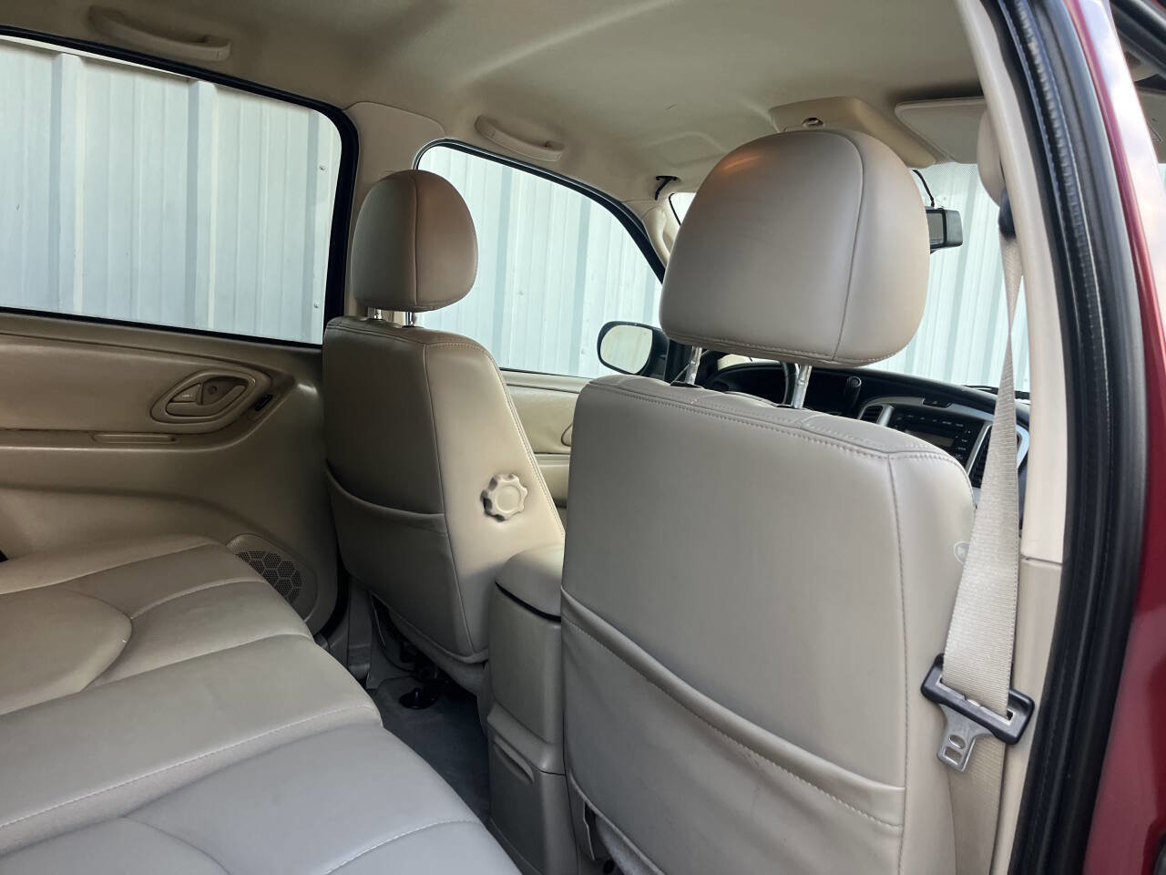 Used 2004 MAZDA Tribute ES w/ Tow Pkg image 20