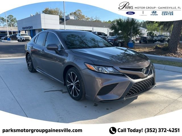Used 2020 Toyota Camry SE FWD image 2