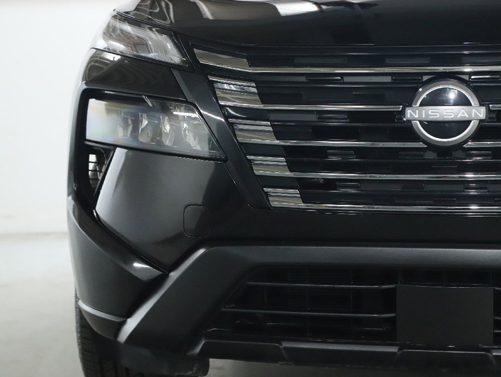 Certified 2025 Nissan Rogue SV image 7