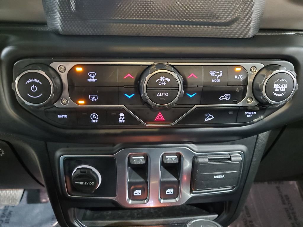 Used 2019 Jeep Wrangler Sport S image 24