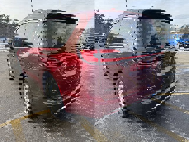 Used 2022 Chrysler Pacifica Touring-L w/ Uconnect Theater Family Group image 3