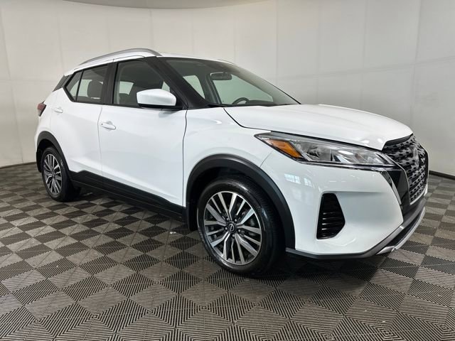 Used 2024 Nissan Kicks SV image 2