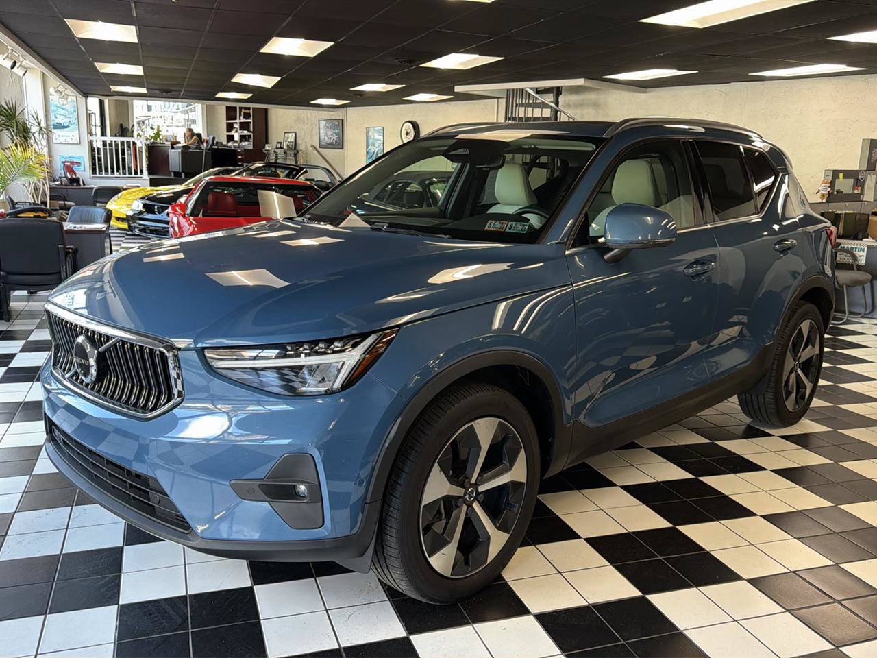 Used 2023 Volvo XC40 B5 Plus w/ Driver Assist Package