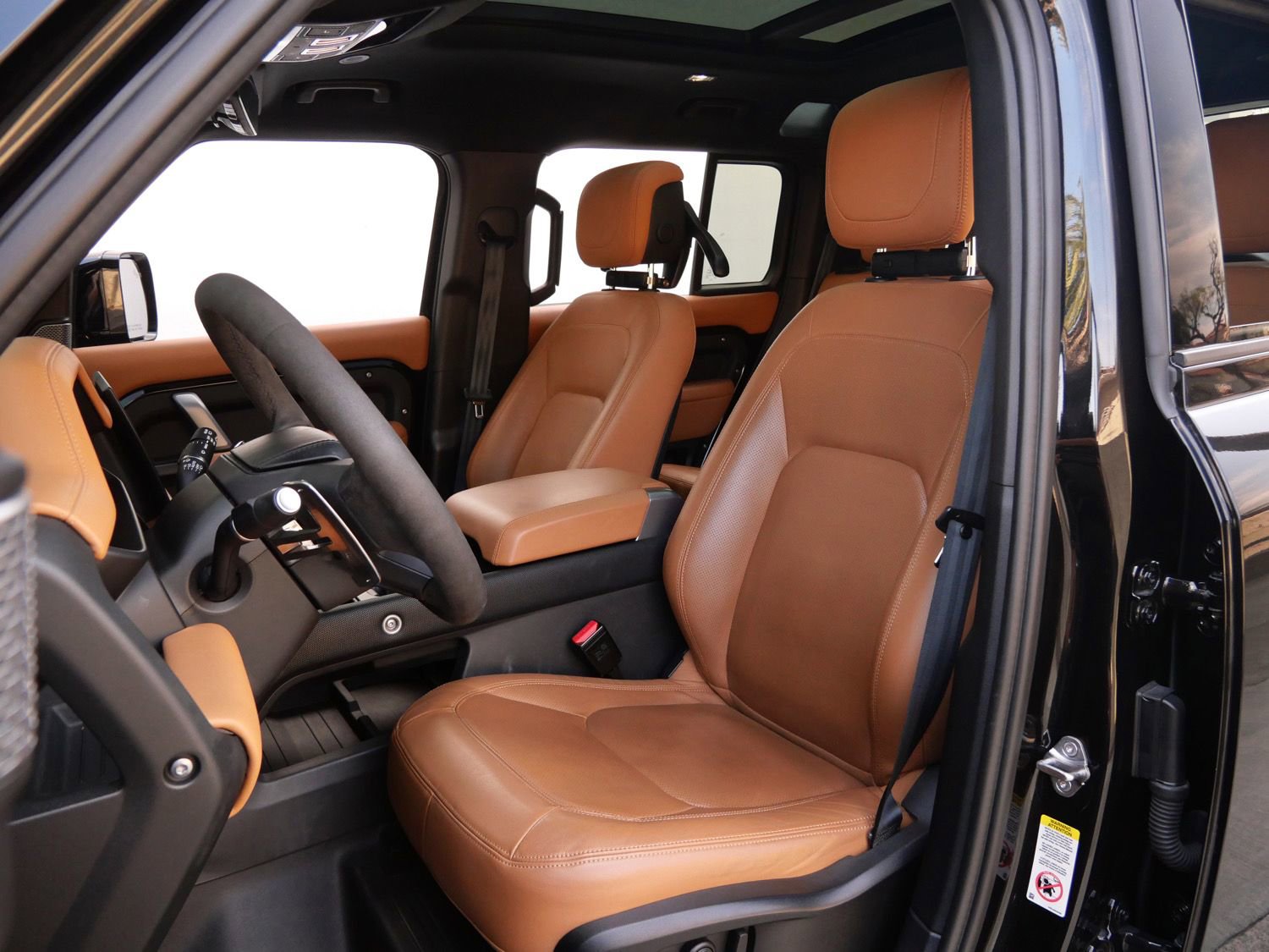 Used 2024 Land Rover Defender 110 V8 image 17