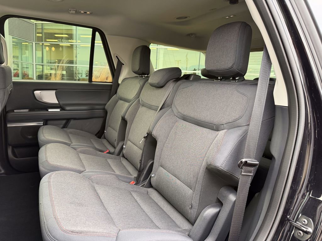 Used 2025 Ford Expedition Active image 14