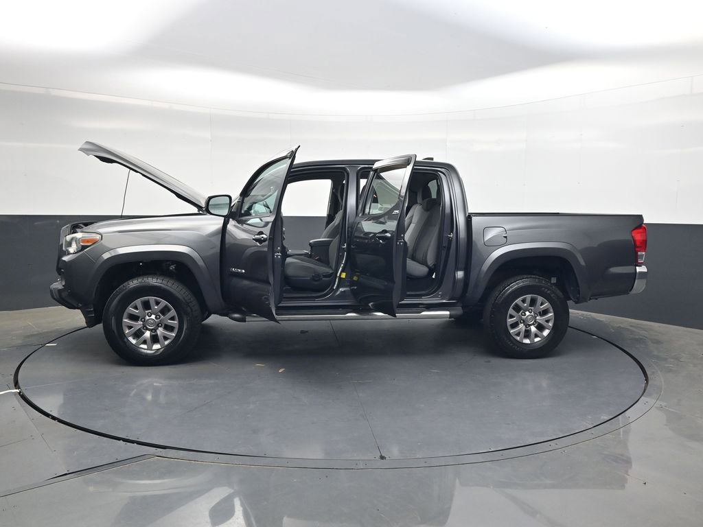 Used 2016 Toyota Tacoma SR5 w/ SR5 Appearance Package (SN) image 33