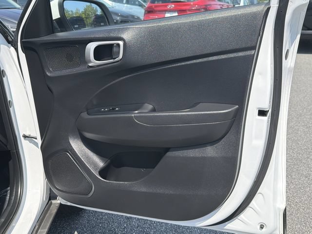 Certified 2025 Hyundai Venue SEL FWD image 17