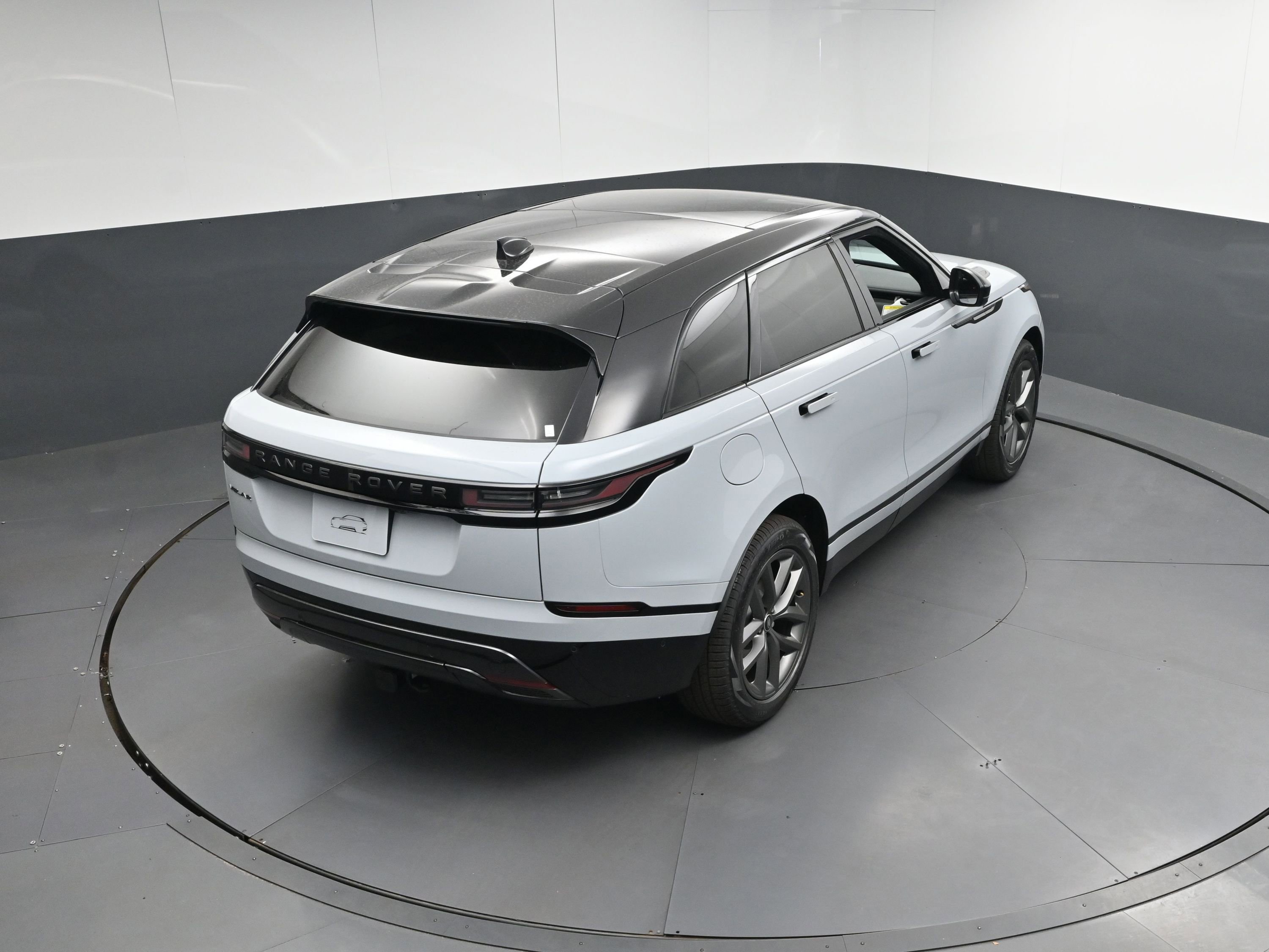 New 2026 Land Rover Range Rover Velar Dynamic SE image 34
