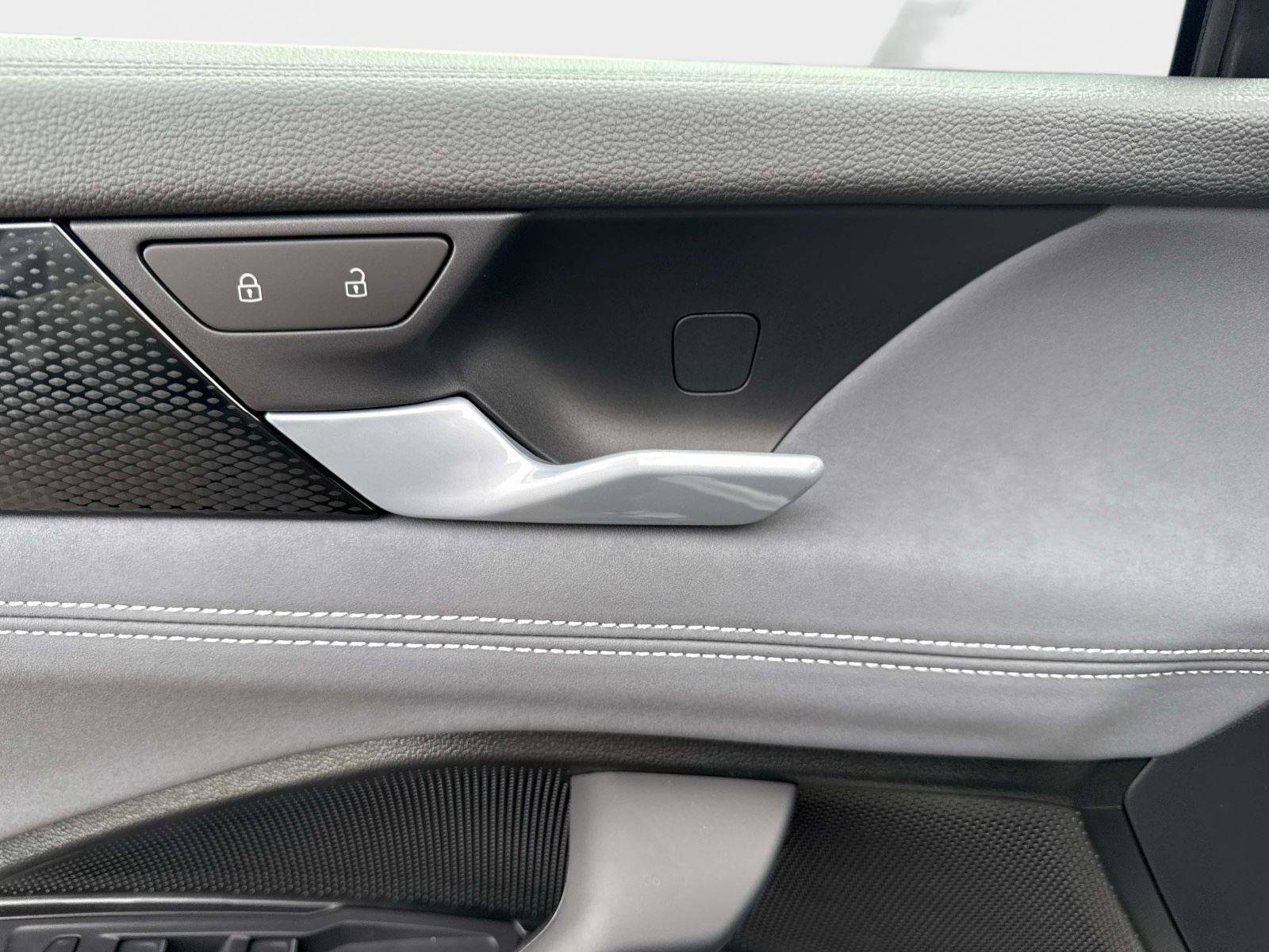 New 2026 Volkswagen Tiguan SE R-Line image 19