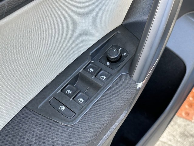 Used 2020 Volkswagen Tiguan S image 11