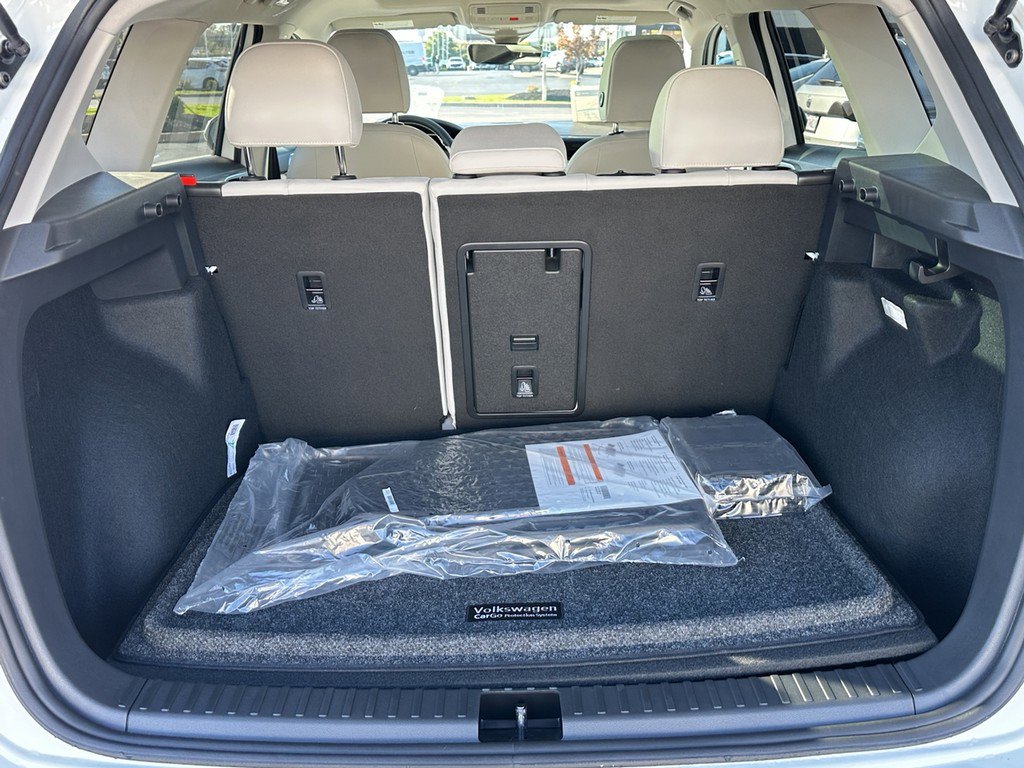 New 2025 Volkswagen Taos SE image 4