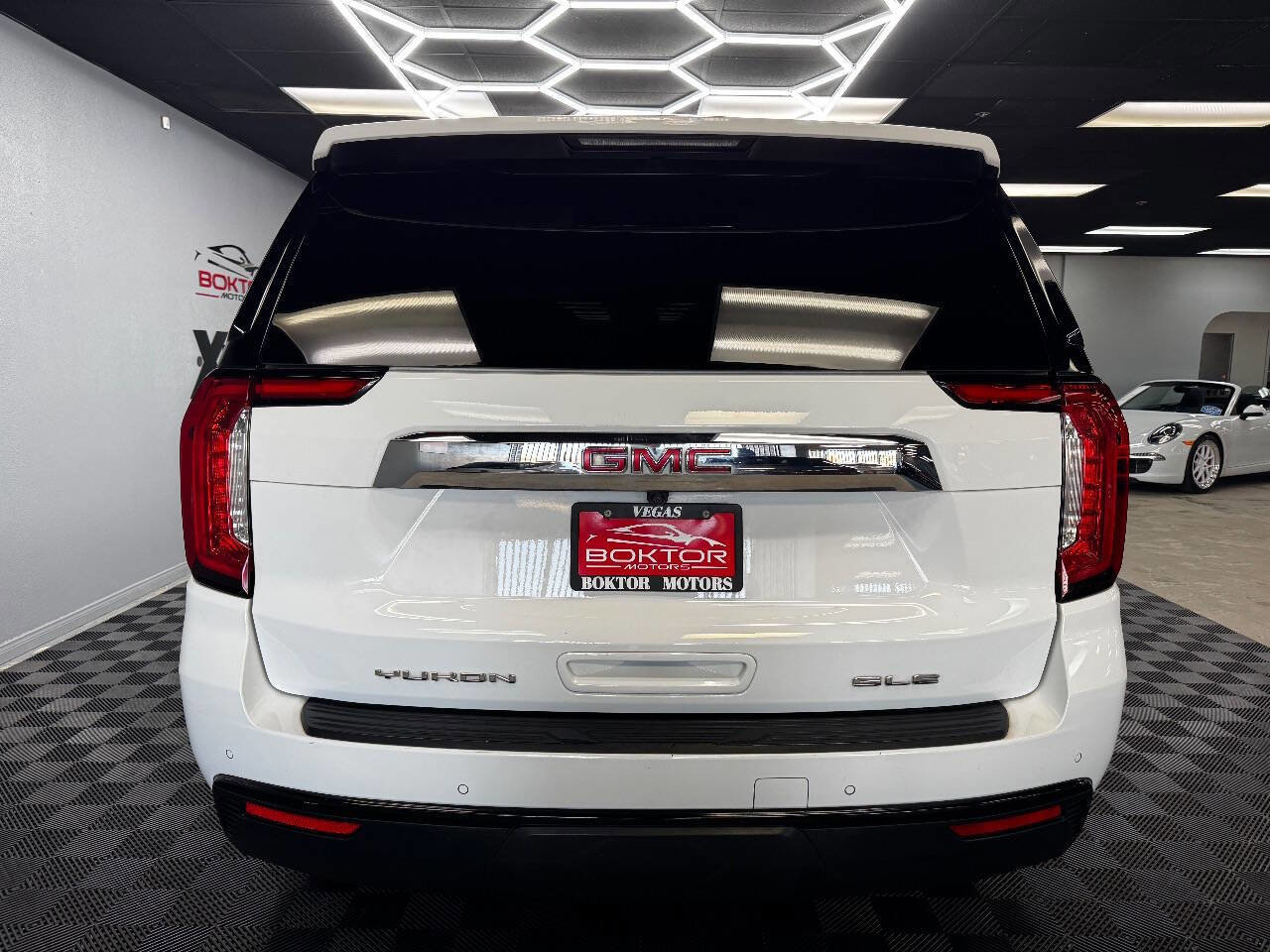 Used 2023 GMC Yukon XL SLE image 10