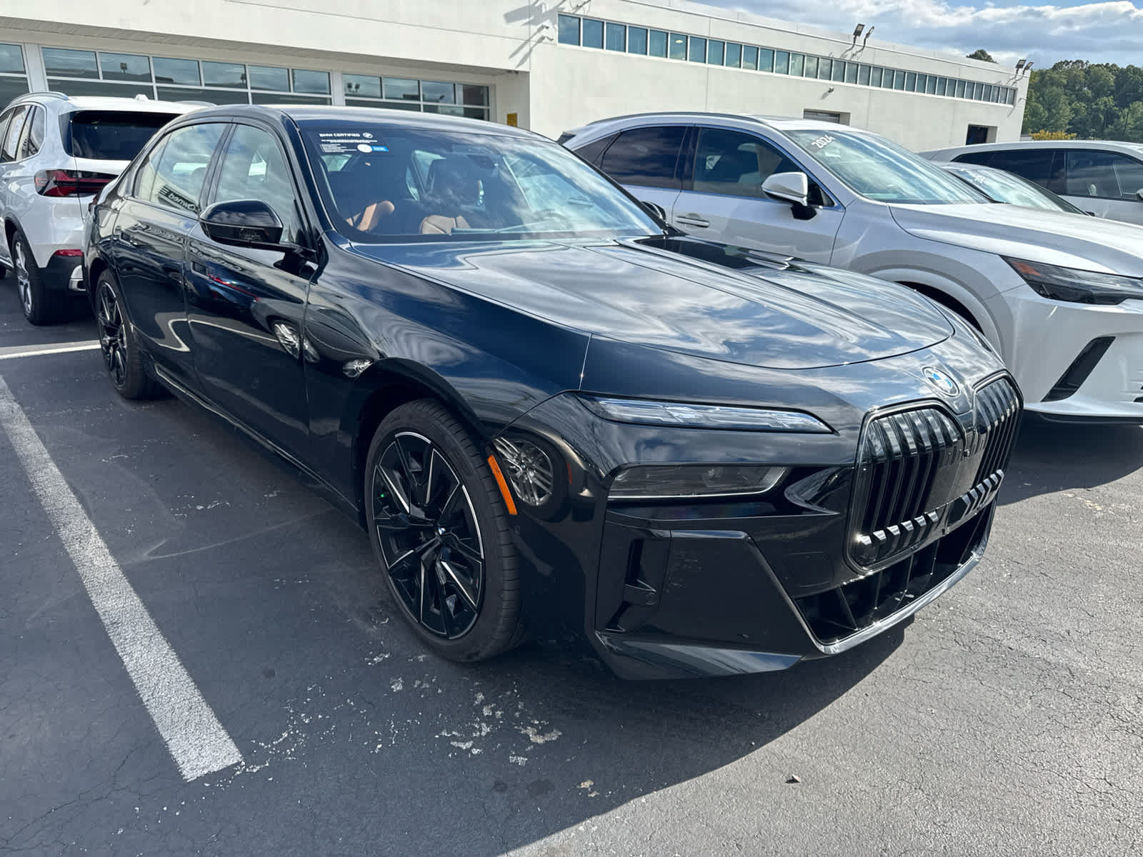 Used 2026 BMW 760i xDrive w/ Executive Package AWD/4WD image 2