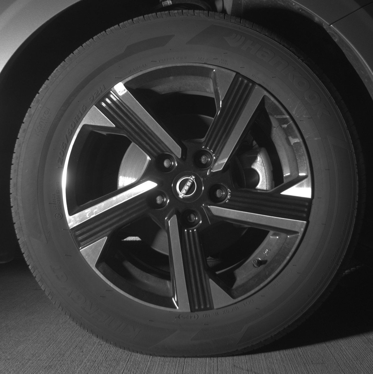 Used 2025 Nissan Sentra SV FWD image 13