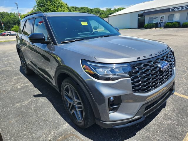 Used 2025 Ford Explorer ST-Line w/ ST-Line Street Pack AWD/4WD image 1