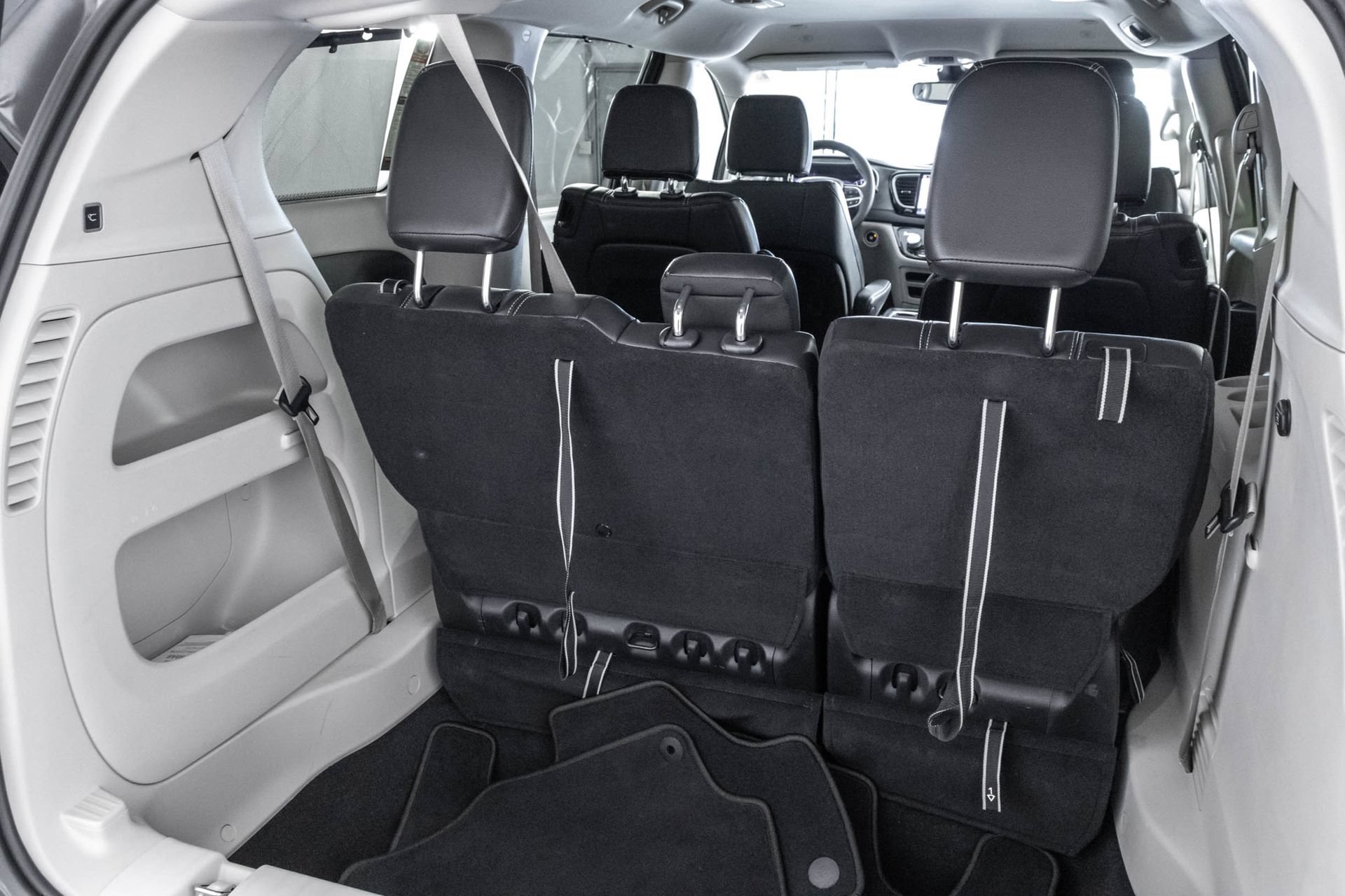 Used 2022 Chrysler Pacifica Touring-L FWD image 37
