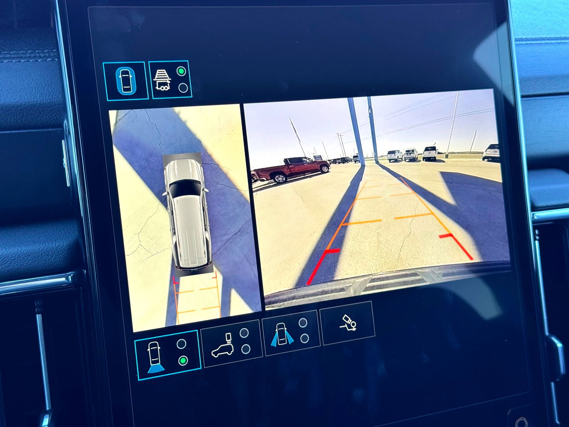 Used 2025 GMC Yukon XL Denali image 32