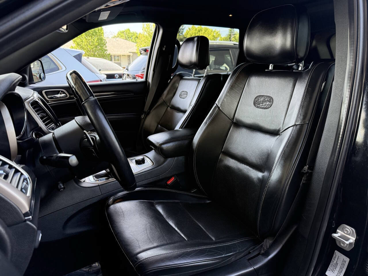 Used 2017 Jeep Grand Cherokee Overland w/ Jeep Active Safety Group AWD/4WD image 11