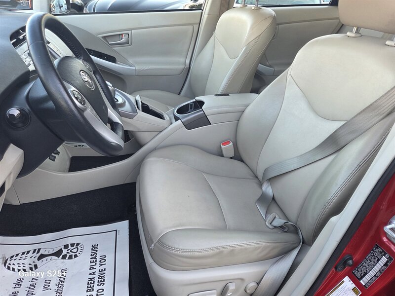 Used 2014 Toyota Prius Four w/ Solar Roof Package FWD image 12