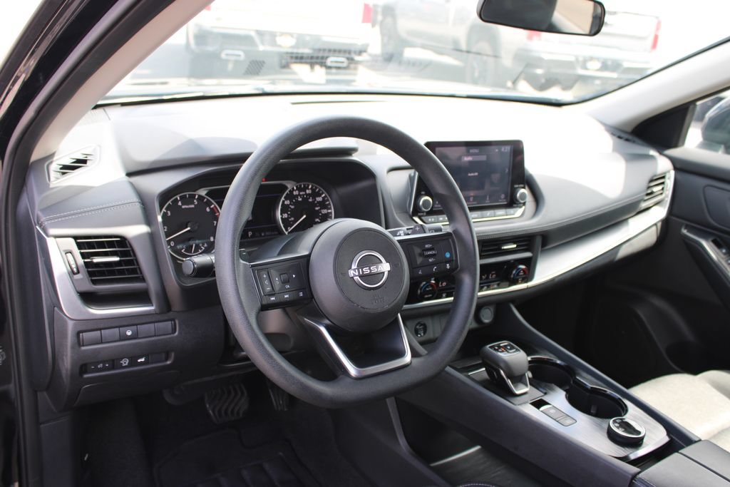 Used 2024 Nissan Rogue SV AWD/4WD image 22