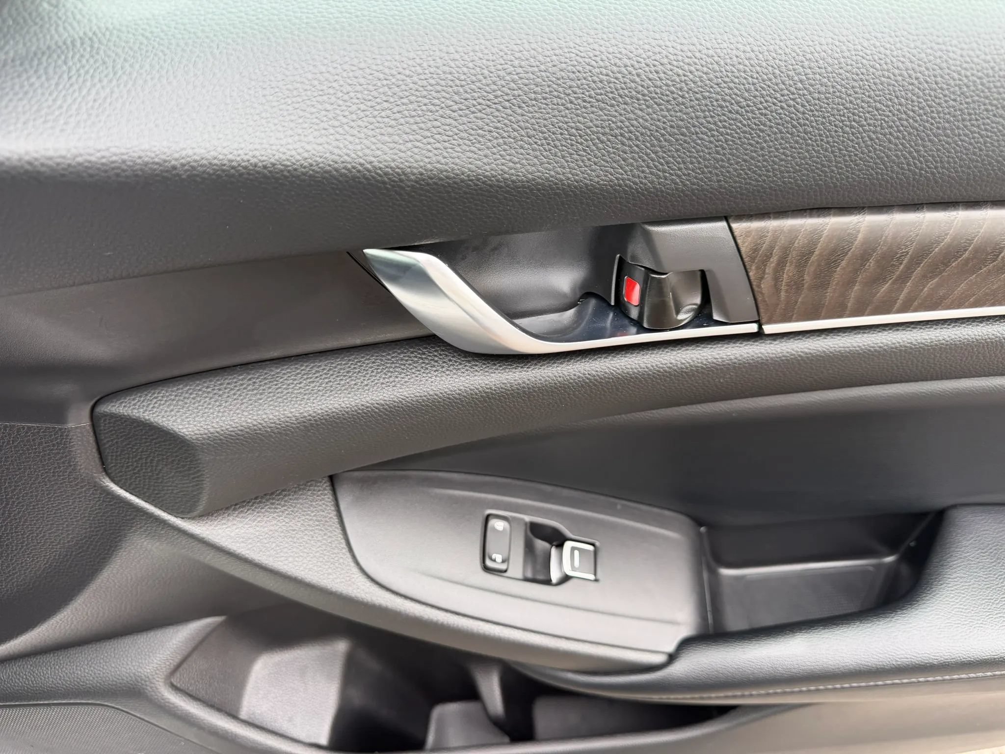 Used 2018 Honda Accord EX-L image 26