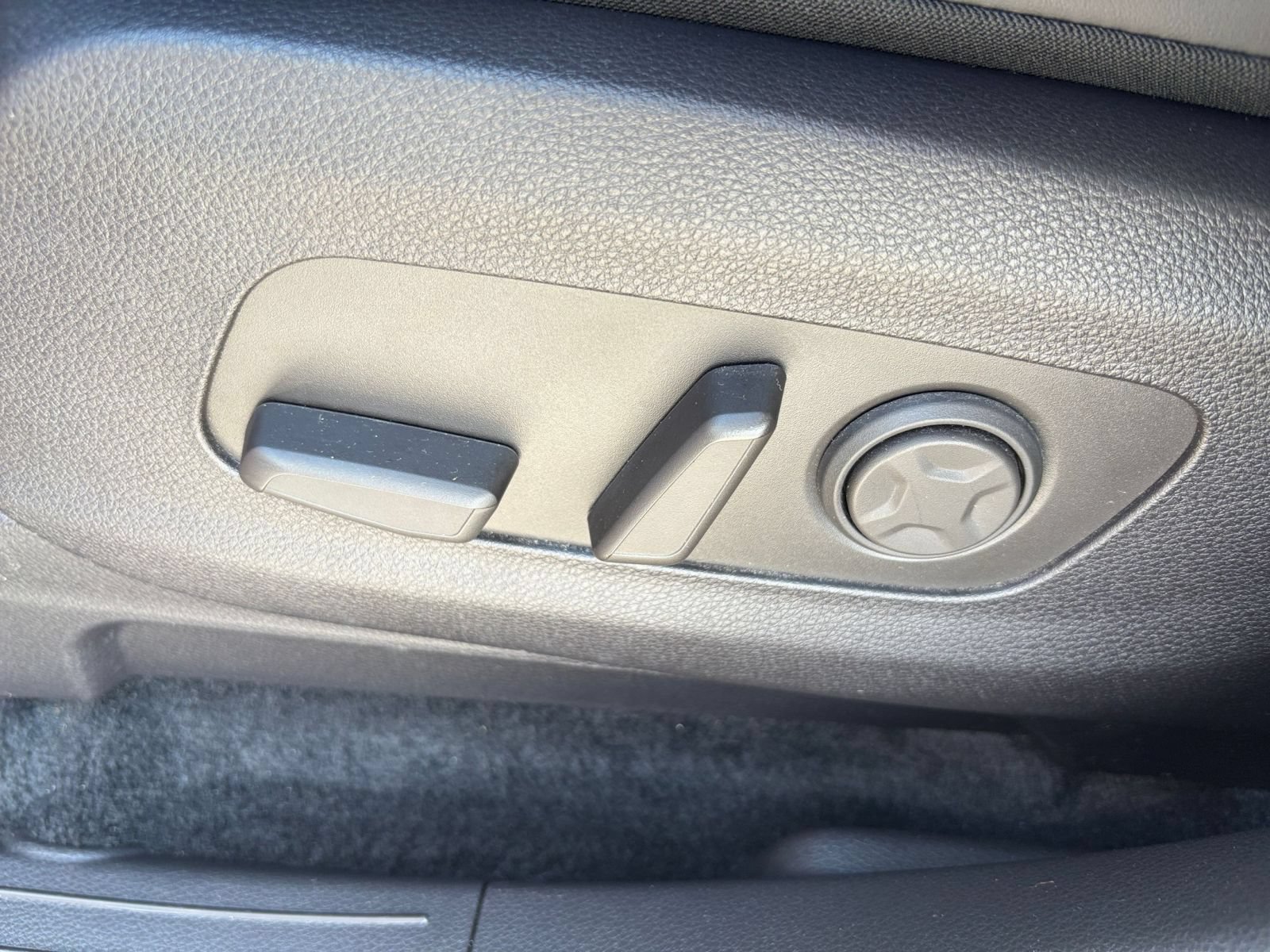 Used 2026 Kia Carnival FWD image 23