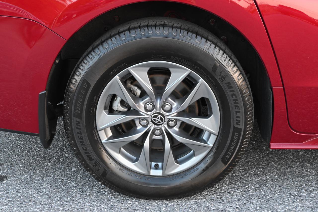Used 2021 Toyota Sienna LE w/ LE Plus Package FWD image 12