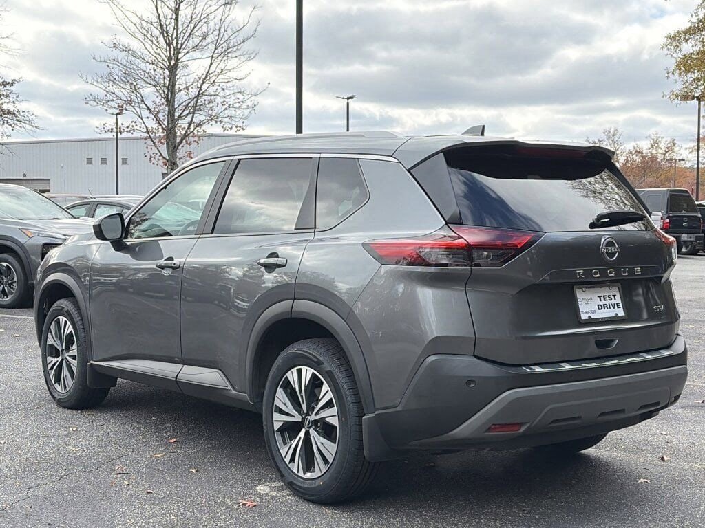 Used 2023 Nissan Rogue SV w/ SV Premium B Package image 3