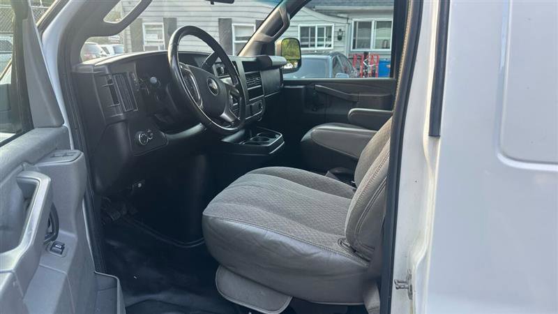 Used 2017 Chevrolet Express 2500 image 10
