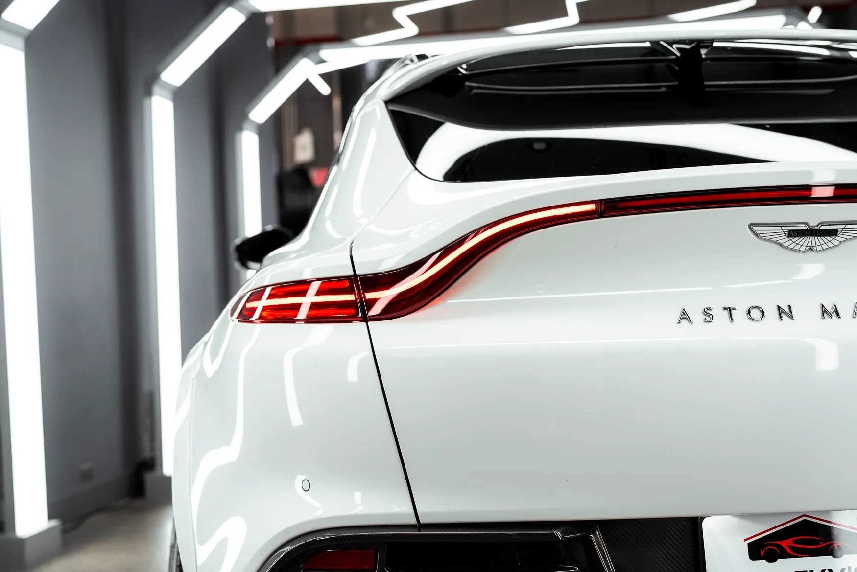 Used 2021 Aston Martin DBX AWD/4WD image 30