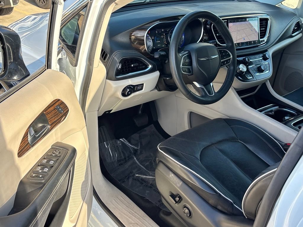 Used 2023 Chrysler Pacifica Limited FWD image 9