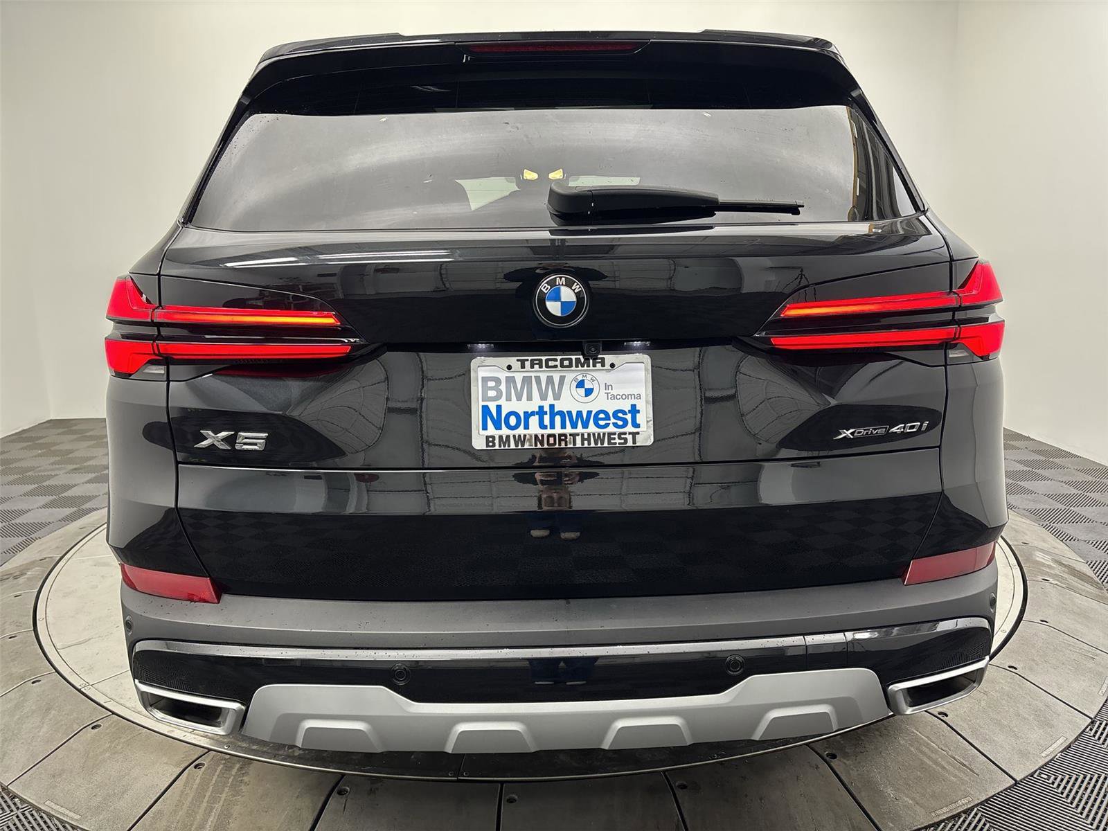 Used 2024 BMW X5 xDrive40i w/ Parking Assistance Package image 15