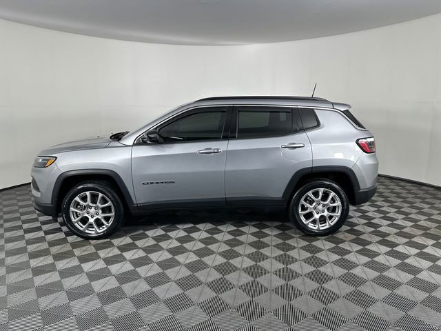 Used 2023 Jeep Compass Latitude w/ Sun and Sound Group image 3