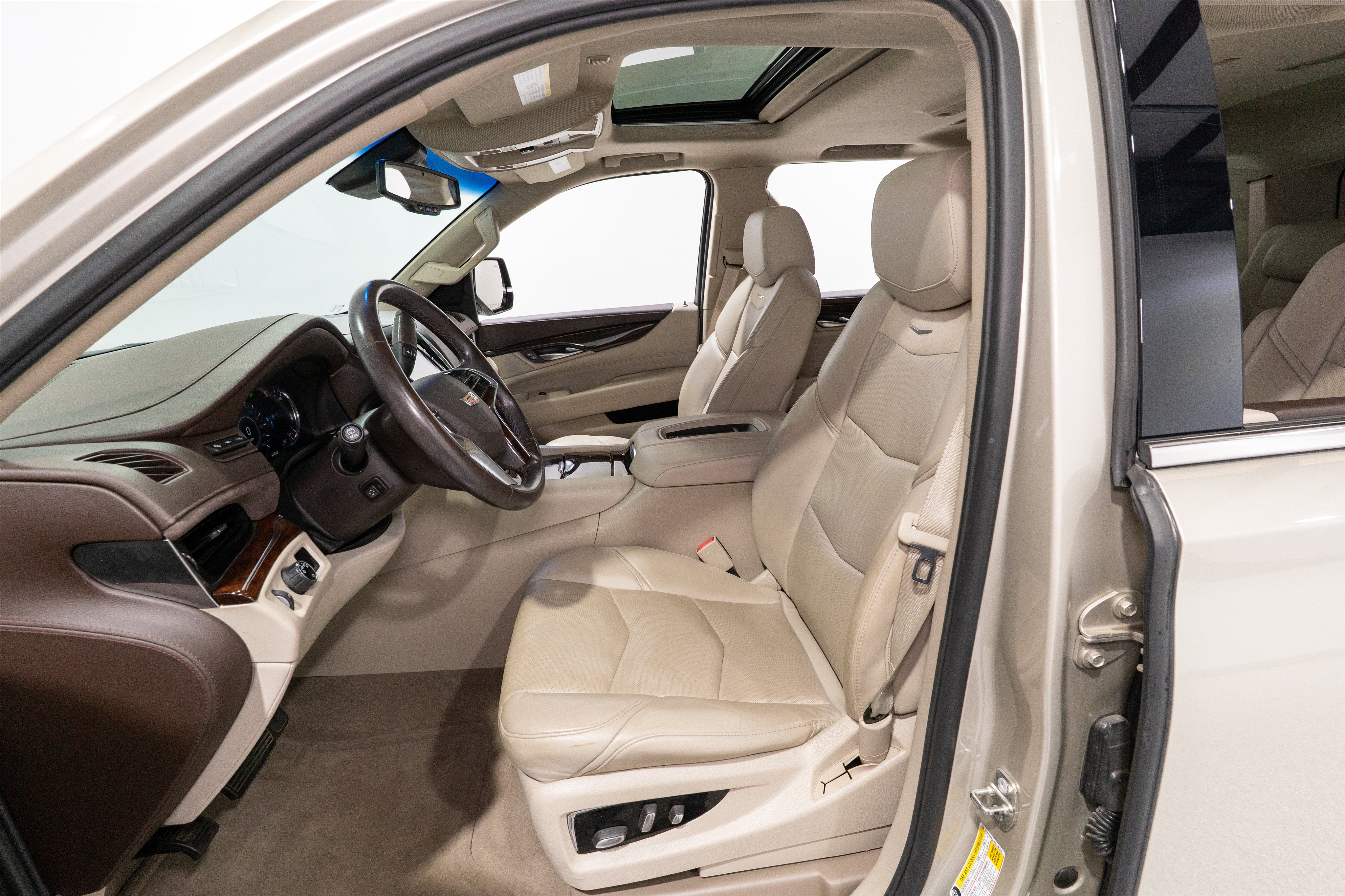 Used 2016 Cadillac Escalade Luxury RWD image 15